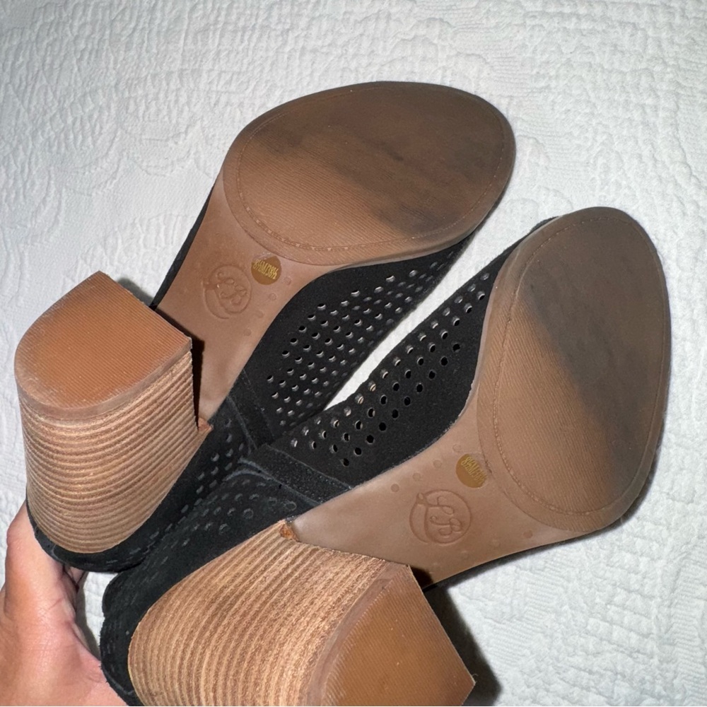 Lucky Brand Larise Black Perforated Suede Bootie Women 8.5 Open Toe Cut Out Side - Picture 6 of 9